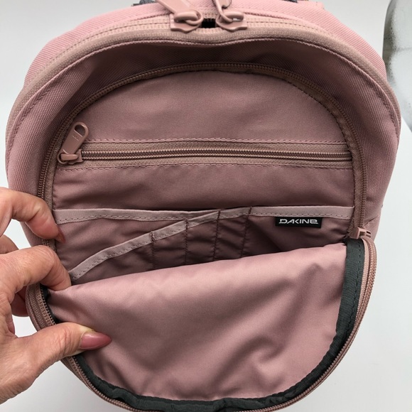 dakine essentials pack mini 7l